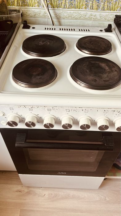 Продам электрическую плиту