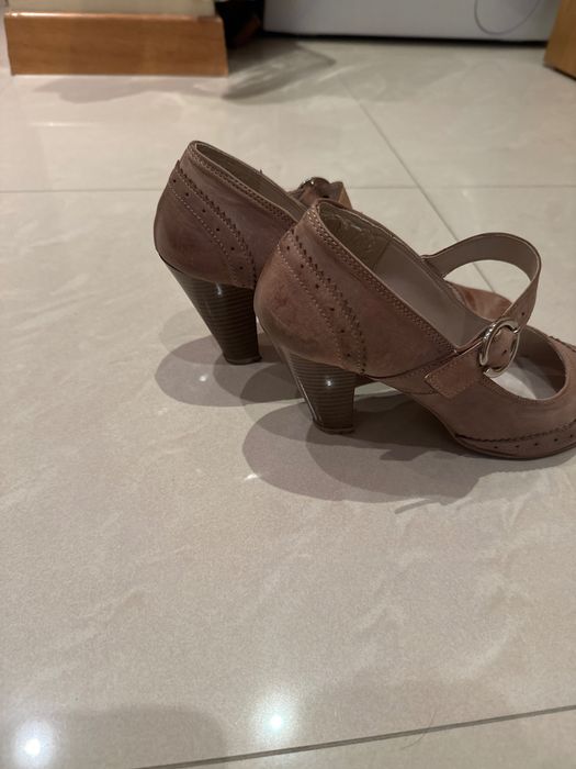 Дамски обувки с ток