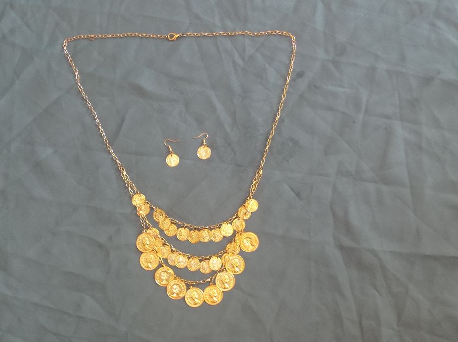 Колиета с пендари в три реда