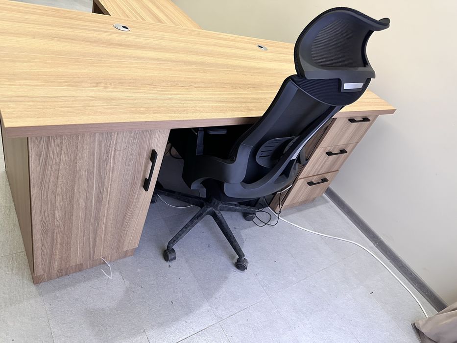 Ofisniy stol stul sotiladi