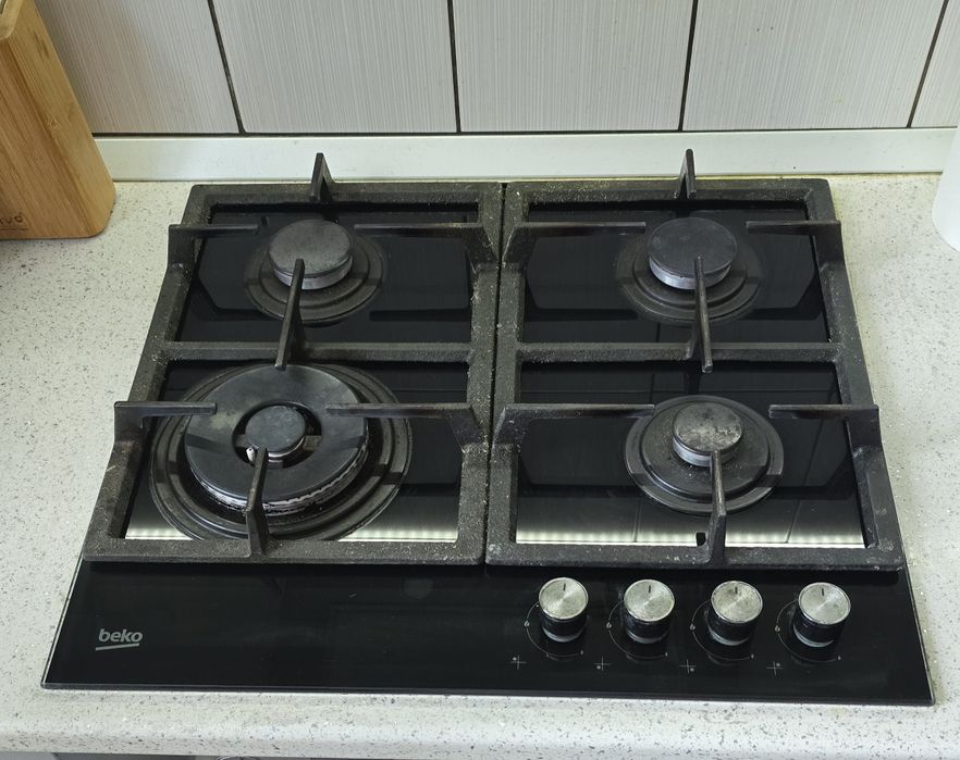 Plita incorporabila Beko HILW64225S, Gaz, 4 Arzatoare, Arzator Wok, 60 cm, Sticla neagra