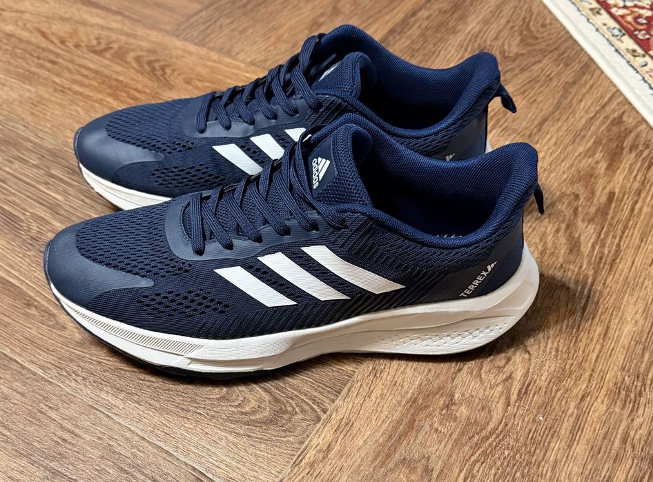 Кроссовки Adidas