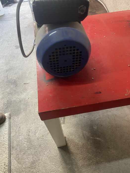 трифазен електромотор