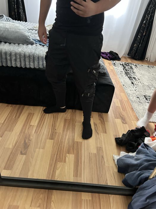 Vand pantaloni vagabond marimea M - L  aproape noi