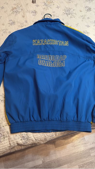 Продам спортивный костюм