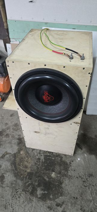 Продам саб с усилителем