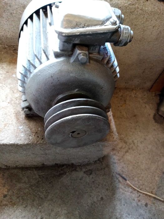 Електрически двигател