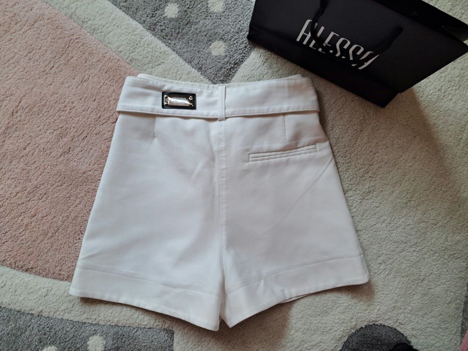 Къси панталонки Alessa