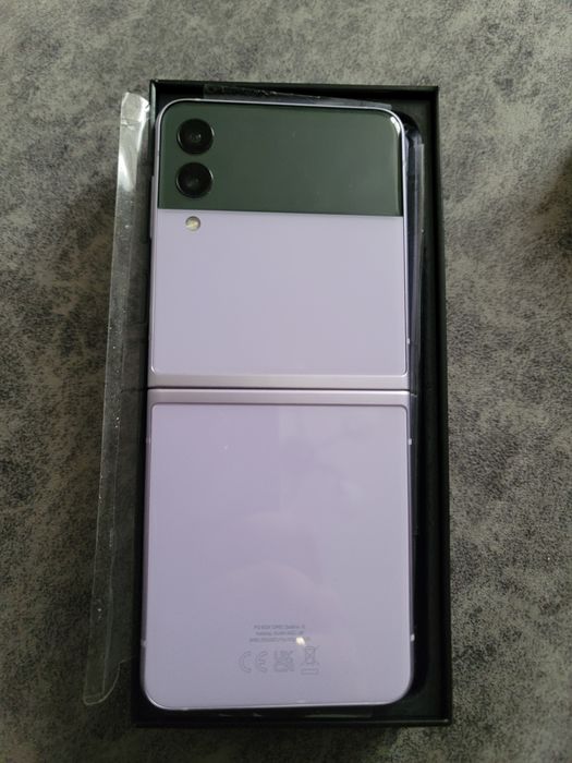 Продам или обменяю телефон Samsung Z flip 3