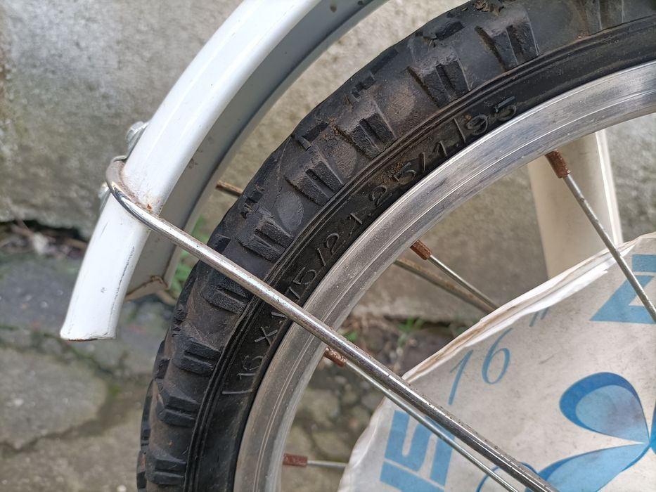 Bicicletă fete 6-10 ani cu roți 16