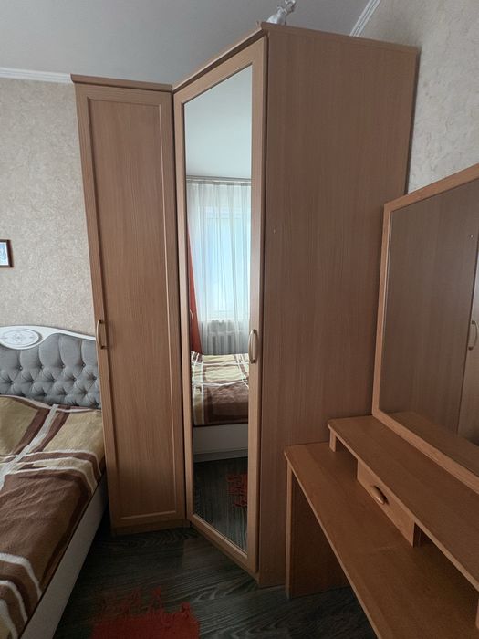 Угловой шкаф для спальни
