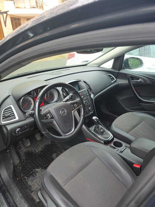 Продавам Opel Astra 2015 | 1.6 CDTI | 6-степенна КП | Пълен фул екстри