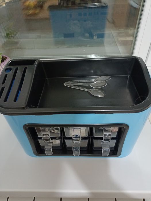 Органайзер,специально для лекарств с яцейками.