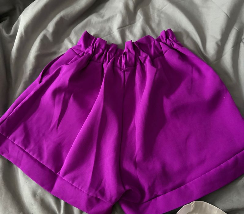 Лилави къси панталони