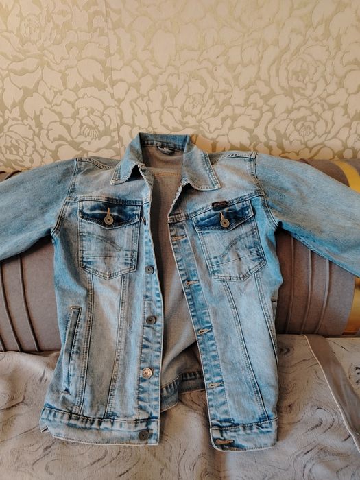 Продам джинсовую куртку, размер М
