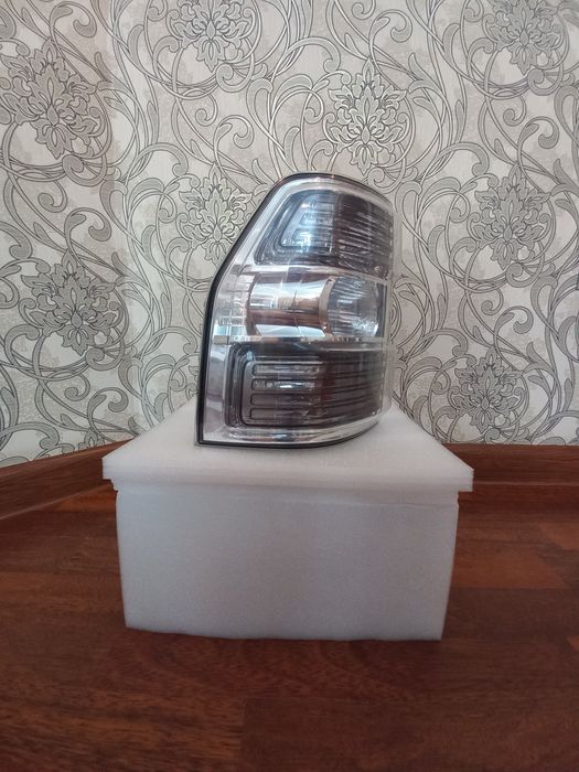 Задний фонарь для митцубиси паджеро4