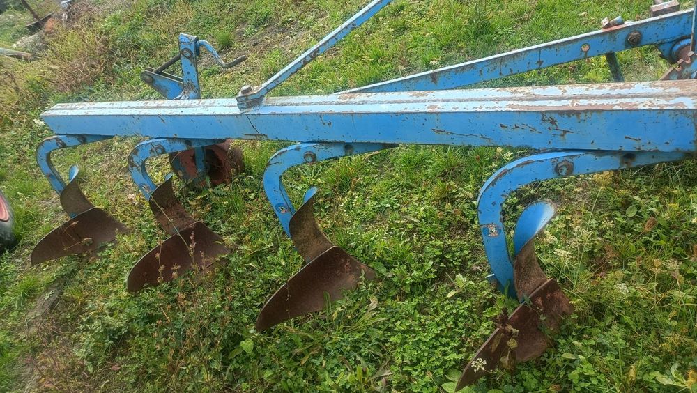 Vând plug 4 brazde import germania RABEWERK