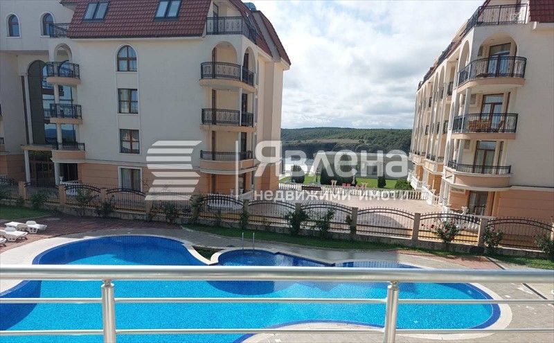 С.Синеморец, просторен 3-стаен, напълно обзаведен с гледка море