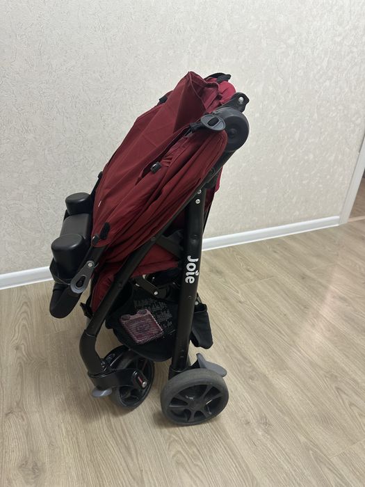 Продам детскую прогулочную коляску Joie