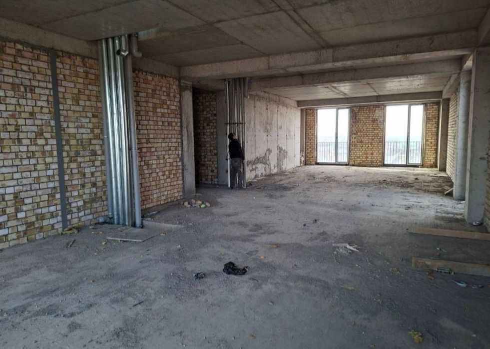 ЖК "Amir Temur" Remontsiz 130 m² 7-etaj 12- etajli bino SROCHNO