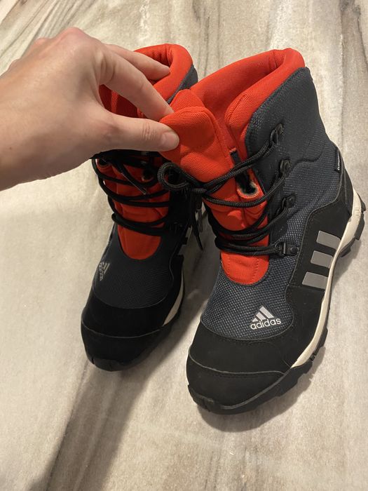 Ghete noi firma Adidas Climafroof, originale ! Cizme piele!