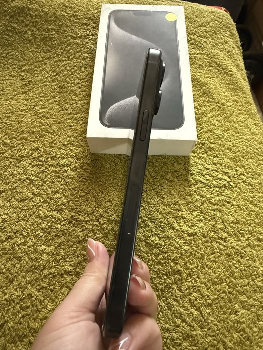 Продам Айфон 15 про мах