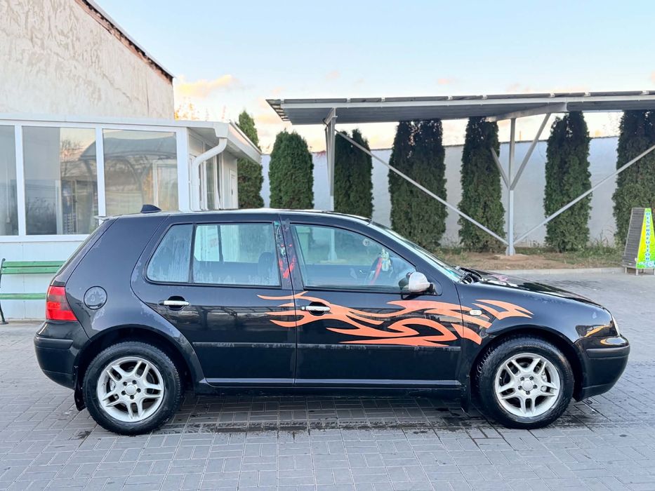 VOLKSWAGEN Golf 2000 — imagine 3