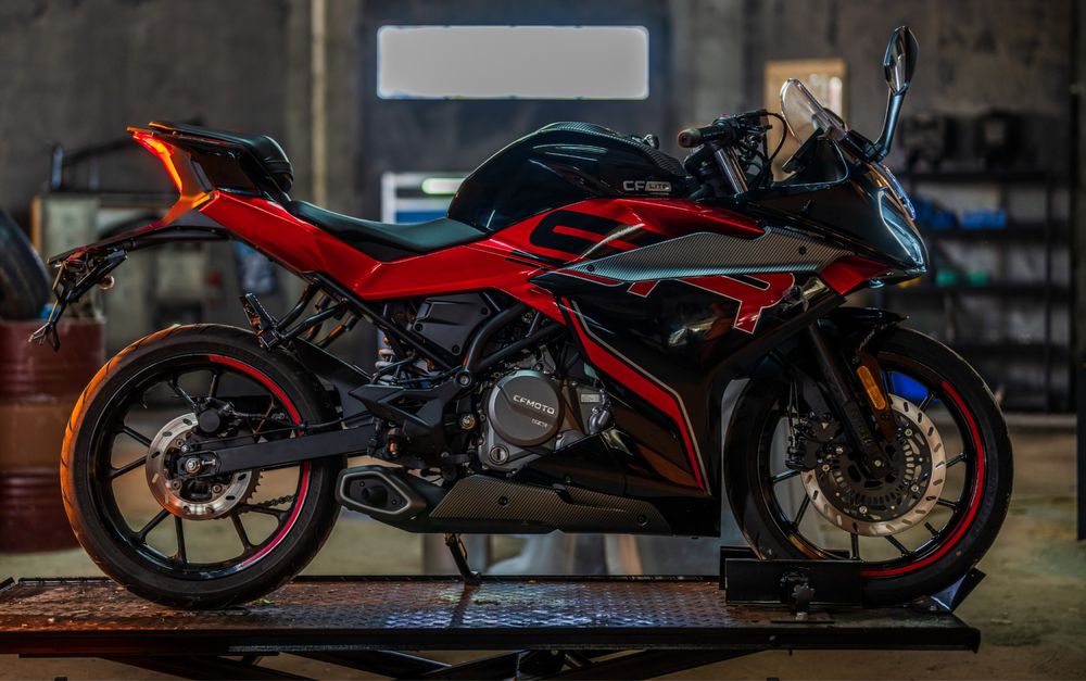 Cfmoto 250SR lite arginal sotiladi 2025 yil prabek 1400km holati ideal