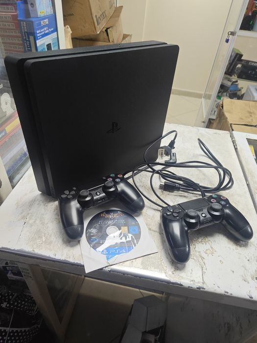 Продам игровую приставку Ps4