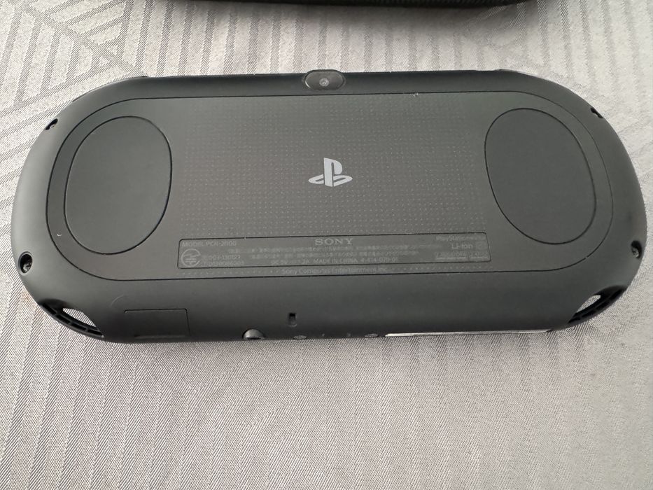Vând PS Vita Slim Modat – Card 128GB + Grip Ergonomic + Husă