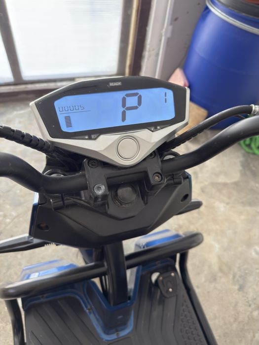 Triciclu Electric Z-TECH ZT-31 cu 2 locuri.DOAR 5 Kilometri Utilizat motor 1500 W 60 V 20 Ah Albastru
