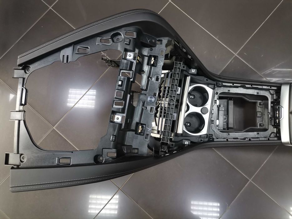 Централна конзола с подлакътни и други компоненти за BMW 8 G14 G15 G16