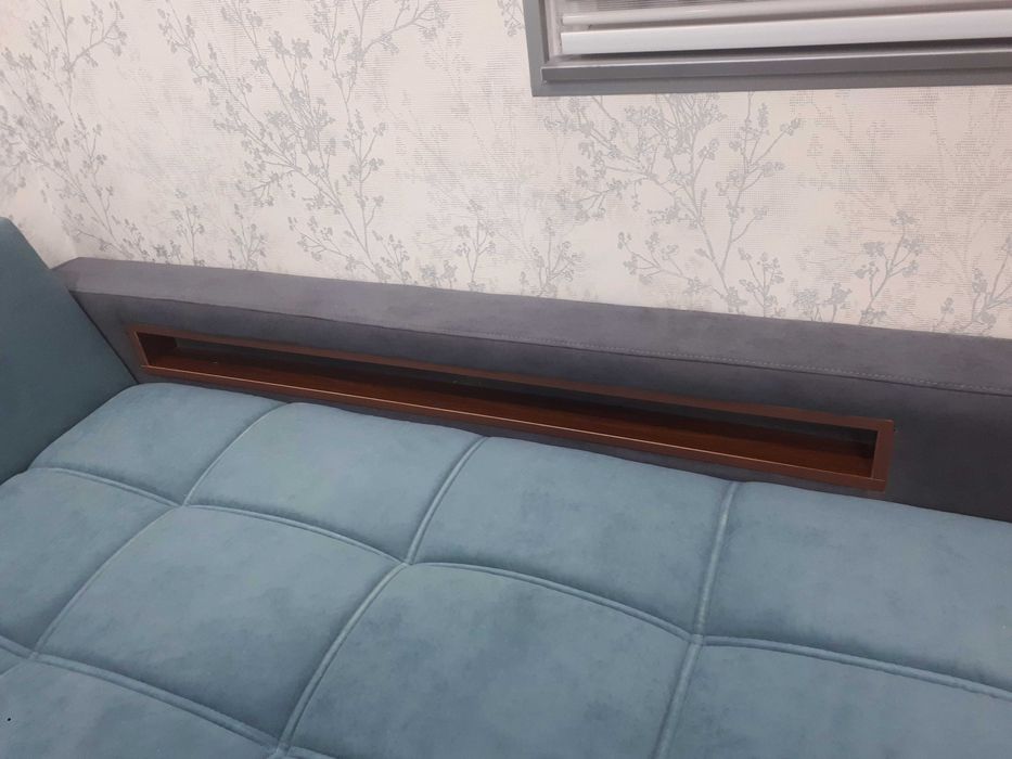 Угловой диван с дельфином