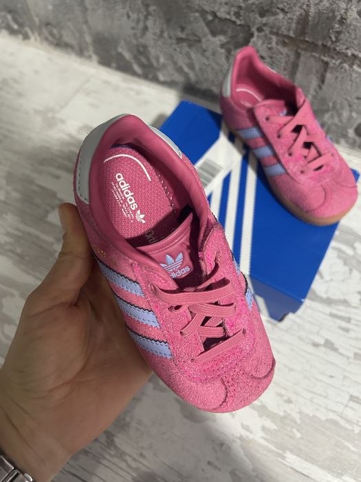 Adidas gazelle розов