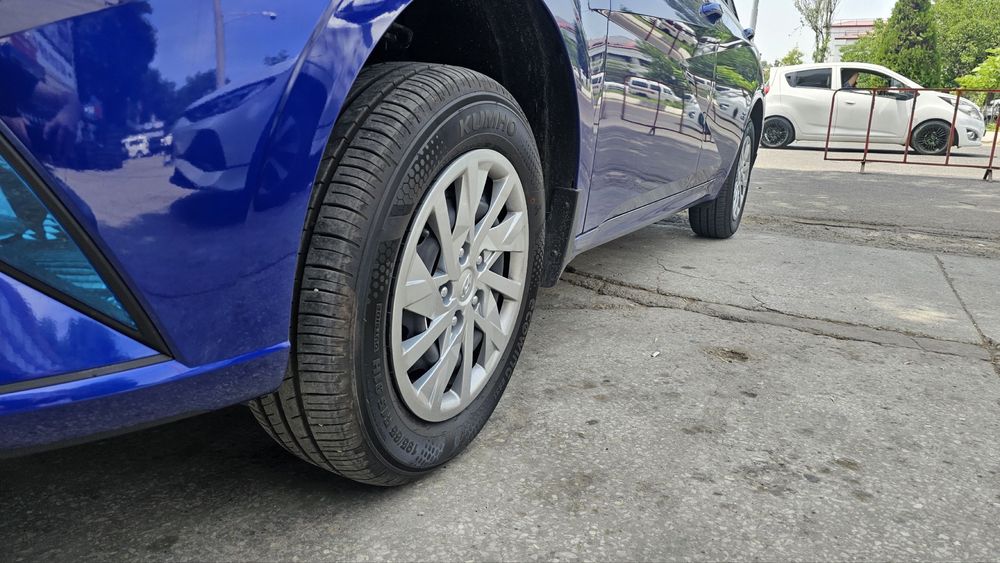 Hyundai Elantra 2023-год Диски 15-размер Шины 195/65R15 Колпаки 1000км