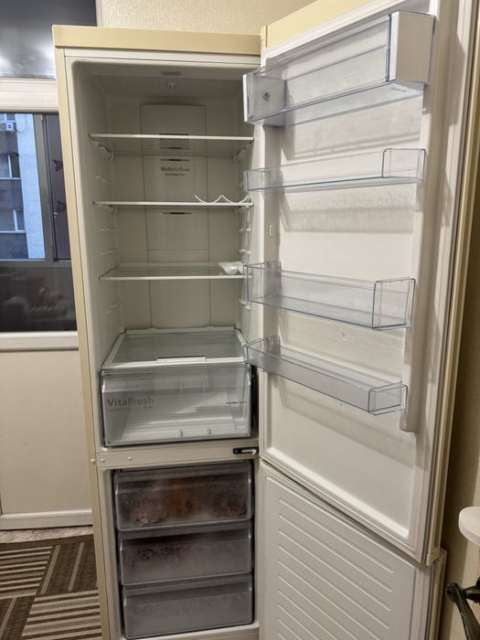 Холодильник Bosch в отличном состоянии!