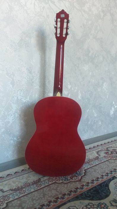 Klassik gitara sotiladi
