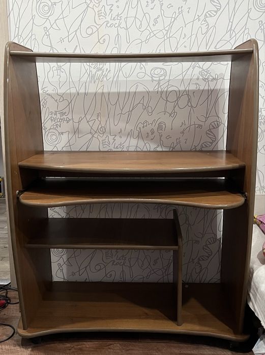 Отдам даром компьютерный стол