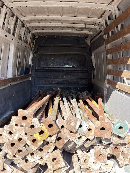 Inchiriez: cangur de batut; talpa de batut; popi metalici; schela metalica; pickhammer profesional; vibrator beton si alte scule pentru constructii.