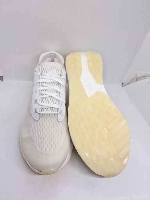 Adidas Avryn Boost HP5972 nr. 41 1/3,44 2/3