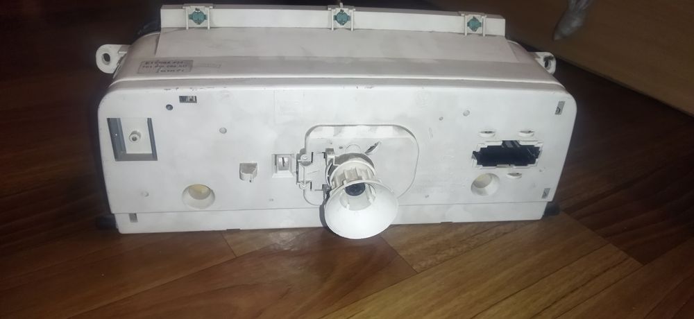 Щиток приборов т4