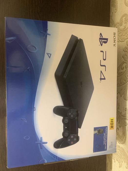 Плейстейшн 4 в отличном состоянии