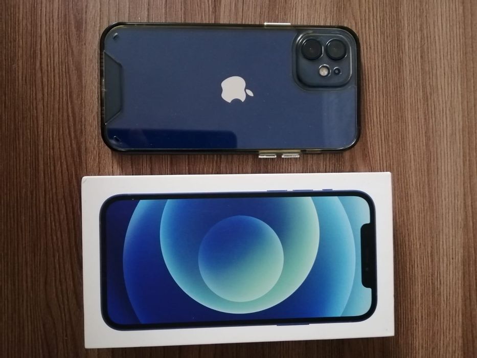 iPhone 12 смартфон