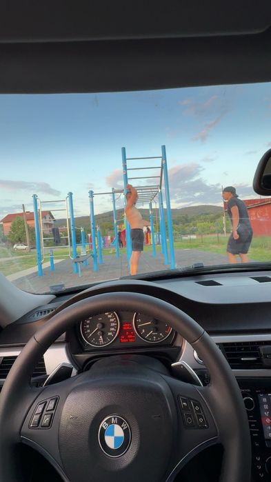 Продавам BMW 330d