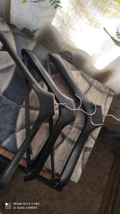 Вешалки для одежды.