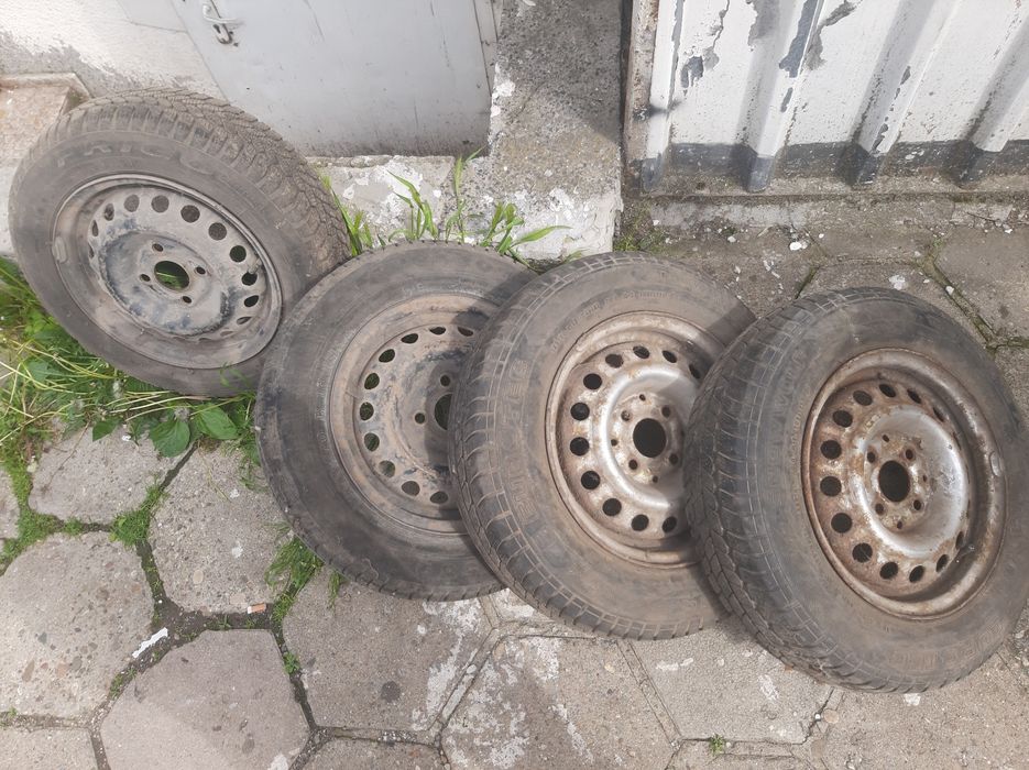 Продавам гуми с джанти и без джанти