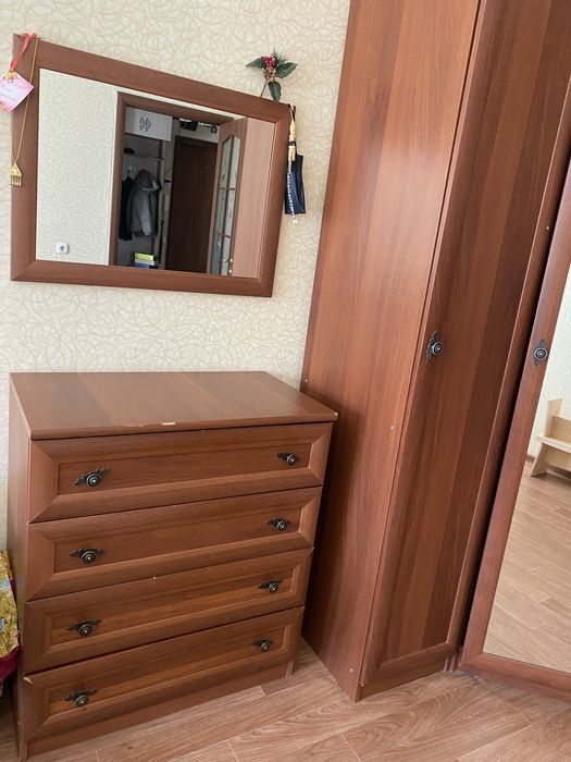 Продается шкаф с комодом
