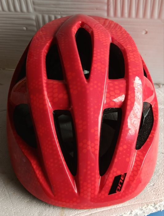 Каска чисто нова