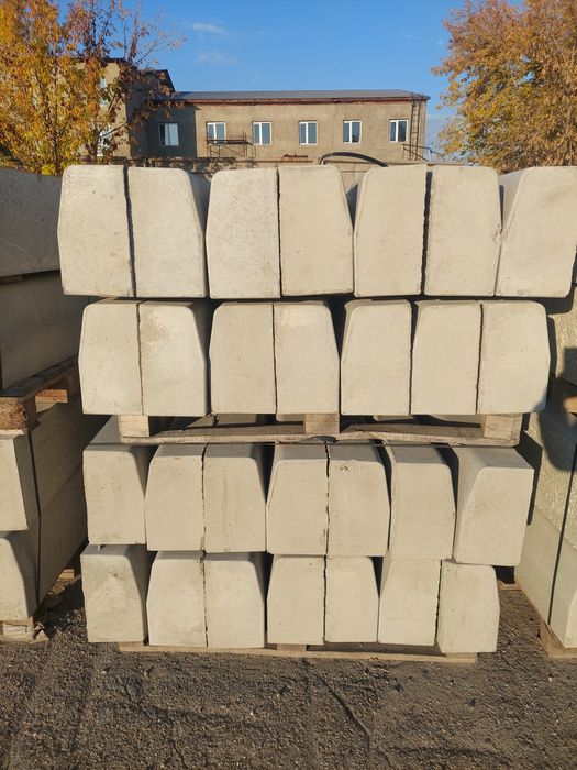 Бордюр магистральный