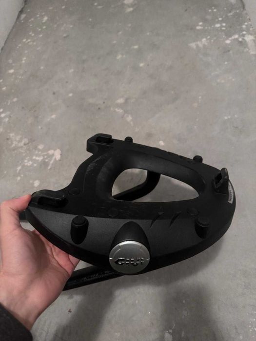 Suport topcase Givi  cu placa Monokey pt. Yamaha FZ1/Fazer